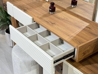 Ensemble de chambre à coucher moderne haut de gamme en MDF avec lit, tables de chevet, coiffeuse et armoire