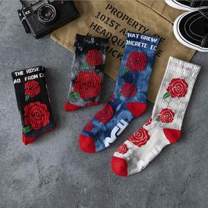 Tie-Dye Rosen Paar-Crew-Socken, Dunkle Coole Streetwear-Socken, Partnerlook-Socken für Sie und Ihn im Großhandel - Product Image 3