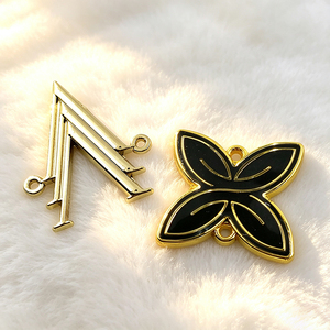 Étiquette de marque métallique personnalisée pour vêtements, accessoire de couture gravé avec logo plaqué pour maillots de bain - Product Image 3
