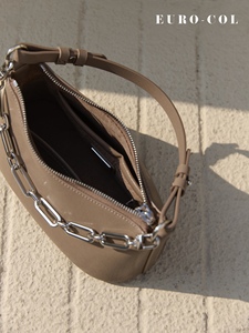 Sac à bandoulière en cuir à chaîne épaisse, sacs de créateur en gros, sac hobo croissant à porter sous le bras, sourcing pour boutiques sous marque privée - Product Image 3
