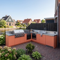 Meubles de cuisine extérieurs sur mesure en acier inoxydable Hyrley Bronze avec barbecue à gaz, évier, Kamado et réfrigérateur pour cour