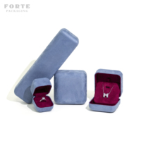 Boîte à bague en velours à prix d'usine avec logo doré personnalisé, étui de présentation de bijoux de haute qualité pour cadeau d'anniversaire ou de mariage