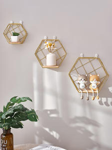 2024 Style Nordique Luxe Léger Métal Artisanat Mural Ornements Géométriques Décoration Maison Étagères Murales Hexagonales en Métal - Product Image 2