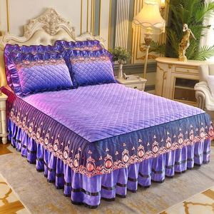 Falda de <span class=keywords><strong>Cama</strong></span>, Cubrecamas Cálidos y Gruesos, Juego de Tres Piezas de Terciopelo Cristalino Color Coral, Juego de Ropa de <span class=keywords><strong>Cama</strong></span> de Franela, Tamaño King, Textiles para el Hogar - Product Image 6