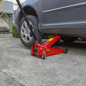 Gato hidráulico de suelo de hierro CRIQUE CARRO 3T Capacidad de carga para reparación de automóviles - Product Image 1