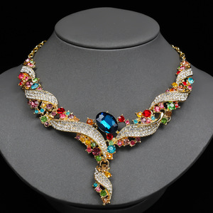 Set di Gioielli da Sposa da Donna di Alta Qualità in Lega d'Oro e Zirconi all'Ingrosso con Orecchini a Strati Asimmetrici alla Moda Idee Regalo per Feste di Matrimonio - Product Image 2