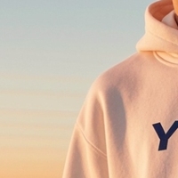 YKH Fleece 330GSM Logotipo personalizado de moda Cómodo Sudadera con capucha colorida de gran tamaño para hombre Sudaderas con capucha de manga larga de alta calidad