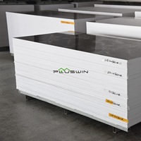 Fournisseur de panneaux en mousse stratifiée avec film PVC à grain de bois, surface lisse pour revêtement mural et décoration