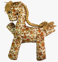 Nouveau design de jouet en peluche cheval avec des pattes mobiles et un imprimé floral jaune, adorable poupée cheval articulée, mascotte de l'année du cheval
