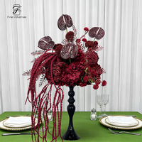Boule de fleurs artificielles suspendue bordeaux pour table de mariage