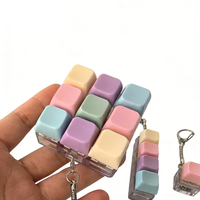 Jouet anti-stress léger en plastique, porte-clés clavier avec design de dessin animé