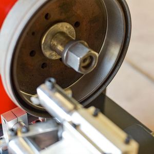 Torno para Discos de Freno de Vehículos Medianos de Dos Ejes, Torno para Rotores de Discos de Freno - Product Image 3