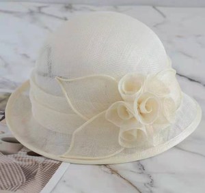 Nouveaux Chapeaux d'église élégants en fil de soie pour femmes, à large bord, en sinamay, style distinctif, pour le sport, les affaires, la pêche, les fêtes, vente en gros - Product Image 4