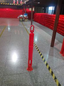 Poste Delimitador de Seguridad con Anillo Superior en T de PE Naranja, con Cinta Reflectante de Alta Calidad - Product Image 6