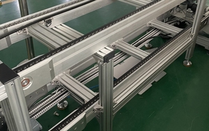 Convoyeur à chaîne automatique 380V haute qualité à double vitesse gauche/droite avec unité de courbe et unité de levage motorisées pour la circulation sur ligne d'assemblage - Product Image 3