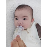 NEWEVER Distributeur intelligent de médicaments pour bébés et enfants, en PP et silicone, avec aiguille d'alimentation, compte-gouttes à presser, sucette, ustensiles et accessoires d'alimentation