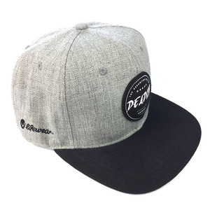Casquette de baseball grise chinée et noire à visière plate avec logo tissé, ajustable pour hommes et femmes, style streetwear - Product Image 6
