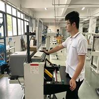 Machine d'emballage express entièrement automatique pour le commerce électronique avec scanner, impression, étiquetage, ensachage et scellage pour la logistique intelligente