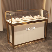 Vitrine à bijoux rotative de luxe, détachable, avec éclairage LED, construction en métal et verre, pour comptoir de bijouterie moderne