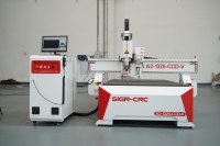 Machine de découpe CNC pour l'industrie publicitaire, équipée d'un couteau vibrant et d'un système visuel CCD pour matériaux flexibles