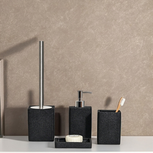 Ensemble d'accessoires de salle de bain en résine 4 pièces, distributeur de lotion pour les mains en mousse de pierre de sable noire élégante, vente en gros par Wesmo - Product Image 2