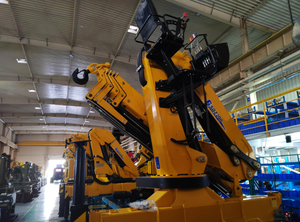 Solusi Pengangkatan yang Hemat Biaya Crane yang Dipasang di Truk SQZ300 untuk Lokasi Perakitan Bangunan Prefabrikasi - Product Image 5