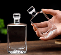 Bouteille de whisky en verre de luxe personnalisée 100ml-200ml à fond plat avec bouchon en liège et motif montagne pour rhum, whisky, liqueur, gin, vin, spiritueux, vodka