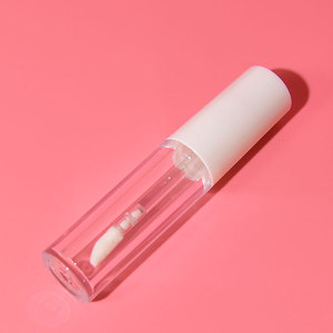Mini tubo de brillo de labios con logotipo personalizado, varitas finas cortas transparentes, superficie de estampado en caliente hecha de material plástico para cosméticos - Product Image 4