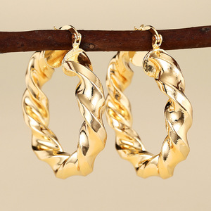 Pendientes de aro trenzados de oro Nina Ricci para mujer, joyería fina clásica para uso diario, chapado en oro de 18 quilates, tamaño grande - Product Image 3