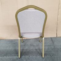 Chaise de banquet empilable en tissu velours au design classique personnalisé avec structure en fer pour mariages, fêtes, hôtels, restaurants et usage domestique