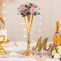 Vente en gros de centres de table modernes minimalistes de haute qualité, roses blanches et rouges en soie, boules artificielles, décorations florales pour mariage