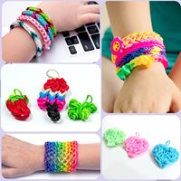 Kit de 2500 composants pour bijoux avec breloques et perles intercalaires dans une boîte de rangement à 24 compartiments pour la fabrication de bracelets DIY