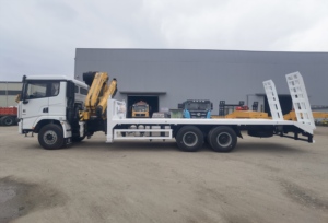 Camion de transport à plateau plat 6*4 avec grue à bras pliable - Product Image 2
