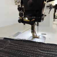 Machine à coudre industrielle à une aiguille robuste DS-0303T-5 avec pied entraîneur pour tissus d'ameublement