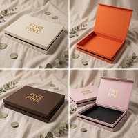 Boîte cadeau de luxe rigide à fermeture magnétique pour foulard, avec logo personnalisé estampé à chaud, emballage pour vêtements en papier recyclé