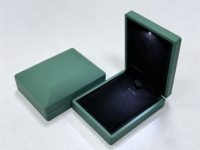 Boîte à bijoux suspendue LED vert foncé, étui cadeau lumineux pour collier, emballage personnalisé avec logo