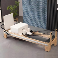 Peralatan Gym Rumah Reformer Pilates Kayu Maple Putih Full Rail, Tahanan Dapat Disesuaikan, Latihan Kekuatan Inti, Pilates Profesional
