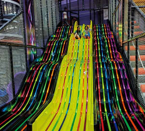 Labyrinthe de toboggan LED personnalisé en usine directe équipement de terrain de jeu en bois souple pour une utilisation intérieure pour enfants centre commercial <span class=keywords><strong>jeux</strong></span> de fête à domicile - Product Image 1