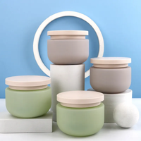 Vente chaude 250ml Pots De Crème En Plastique Mat Large Bouche Vide Visage Corps Gommage Conteneurs avec Couvercles Conception Colorée