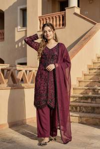 Conjunto de Fiesta Aara Fashion: Top y Pantalón Farshi de Seda Crepé Francesa de Secado Rápido, Completamente Cosido y Listo para Usar, con Dupatta - Product Image 1