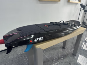 Planche de surf motorisée JetFly 02 de qualité professionnelle en fibre de carbone avec aileron électrique - Product Image 3