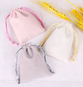 Высококачественные маленькие кубики на заказ мягкий розовый мешочек на шнурке Подарочный фланелевый мешок кости - Product Image 5