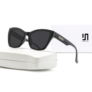 Lunettes de soleil œil de chat pour femmes, monture en plastique noir, protection UV400, type 3, pour usage extérieur - Product Image 3