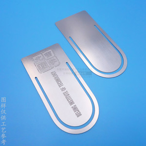 Marcadores de acero inoxidable de 60x25 mm con logotipo en relieve, reutilizables para universidades y colegios. - Product Image 2