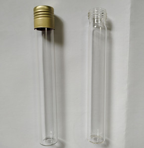 <span class=keywords><strong>Tube</strong></span> <span class=keywords><strong>à</strong></span> <span class=keywords><strong>essai</strong></span> en <span class=keywords><strong>verre</strong></span> de 20ml 16x150mm <span class=keywords><strong>avec</strong></span> <span class=keywords><strong>bouchon</strong></span> en aluminium doré - Product Image 1