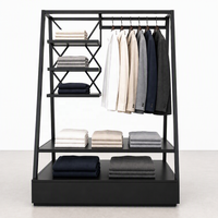 Système de présentation de vêtements en métal chromé argenté avec tringle à vêtements et armoire de rangement sur base en chêne – Vente en gros