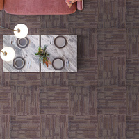 Dalles de moquette commerciales modernes à rayures carrées, en polypropylène, à boucles, rembourrées, pour bureaux et chambres, revêtement de sol modulaire