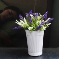 Diffuseur d'arômes en forme de plante de lavande artificielle, humidificateur ultrasonique à brume froide, design pot de fleurs, silencieux, pour chambre à coucher et décoration intérieure