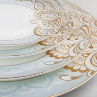 Assiettes de présentation royales arabes de luxe à bord doré, assiettes de dîner florales bleues et blanches, vaisselle bohème en porcelaine fine pour mariage