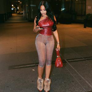 Nuovo Completo Estivo Primaverile Elasticizzato Due Pezzi con Top in Pelle Monospalla e Pantaloni Capri Aderenti - Product Image 2